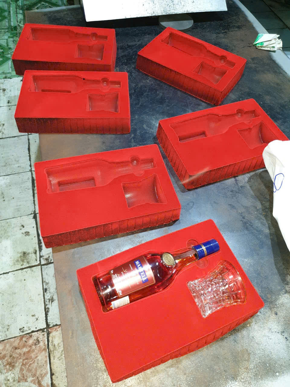Khay Rượu Giá Sỉ – Giải Pháp Tối Ưu Chi Phí Đóng Gói Cho Doanh Nghiệp Quà Tặng